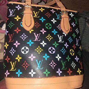 Really nice bucket style bag with change purse